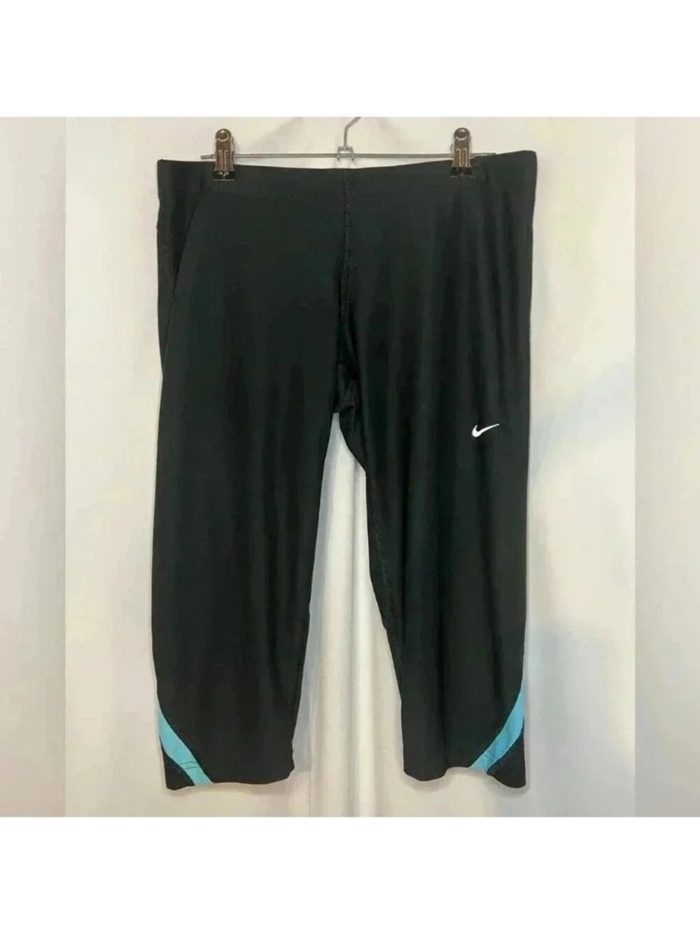 NIKE FIT DRY Size M (8-10) Womens Back Pocket Stretch Pull On Athletic Capri